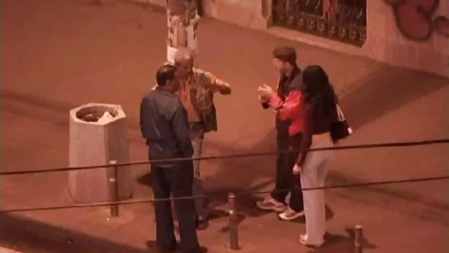 Kinky pár baszik egy édes látszó lány copfos testverszex