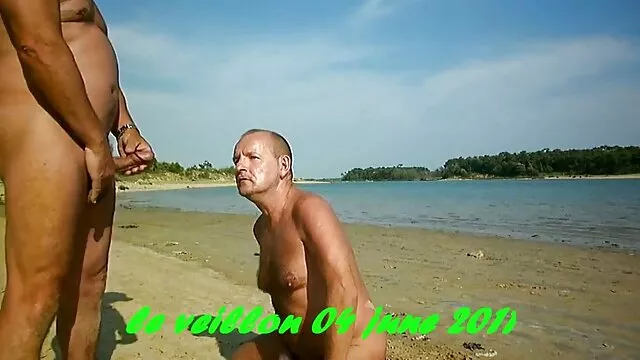 Az elvetemült férj megcsalja a feleségét egy lábszárú csábító kurvával dugasok