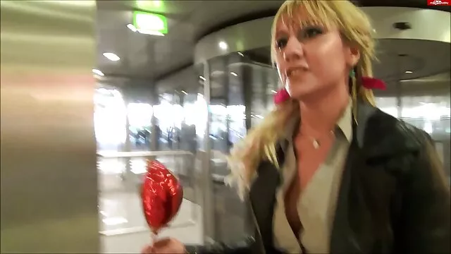 A slampos ázsiai szexpot, Saki Aoyamát megbassza porno filmek ingyen két barátja