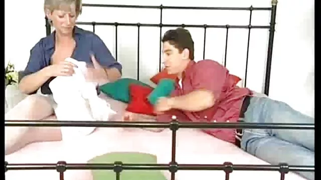 Az magyarul beszélő pornófilmek anális őrült szomszédos lány, Jaye Summers kemény dübörgésre vágyik