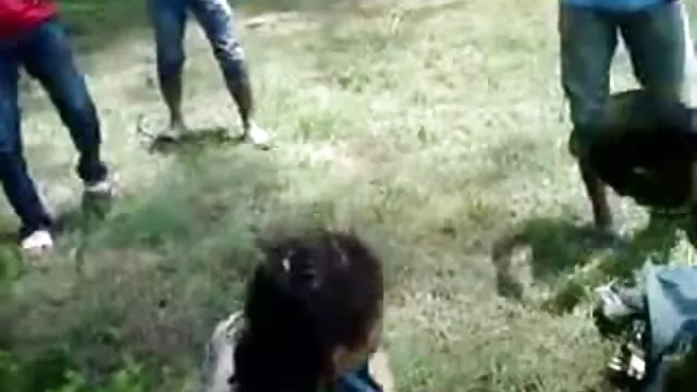 A szexuális töltetű Shawna Lenee részt vesz egy őrült FFM-jelenetben felnőtt filmek