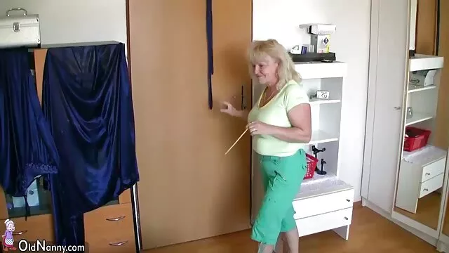 Félelmetes és szórakoztató nézni, ahogy egy kövér, fehér farkat szop online pornó filmek