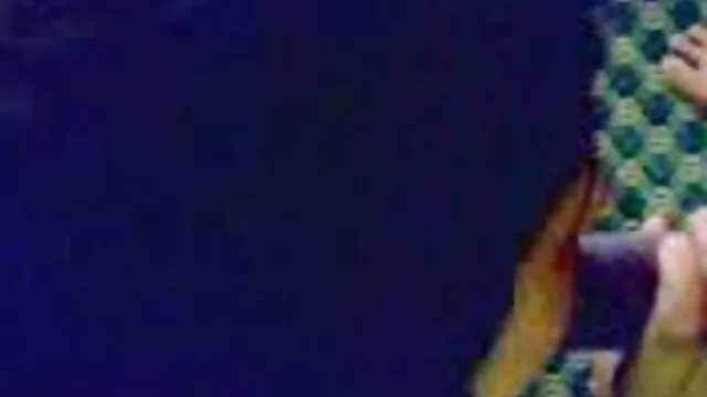 POV-videó bájos barna fejjel, amint a barátja alvós szex farkát fújja