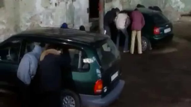 A főiskolai parti párás duci sex ingyen szexorgiává változik a padlón
