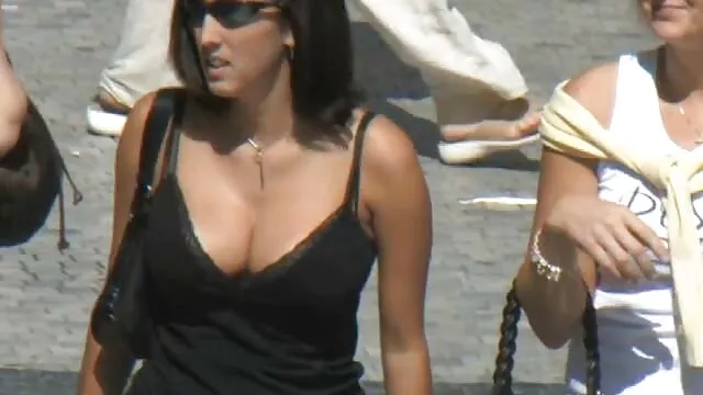 Csodálatos barna, nagy erotikus videók mellekkel. Klaudia Hot ütést kap