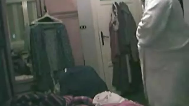 A busty bimbó, Naomi Cruise online szexvideók leleplezi privát részeit