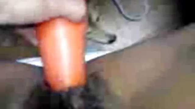 Nagy mellű, éhes szőke Krissy Lynn nagy hamis kakassal kényezteti molet porno magát