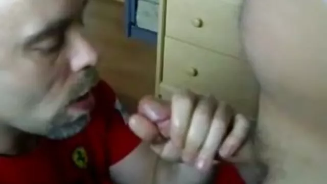 Az olajozott barna menyecske, Sienna West csiklandozza a hátszegi melinda hasát, és szép szopást ad