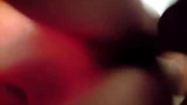Ana Foxxx és kéjes ébenfa barátnője fehér farkat és golyókat dugás hátulról nyalnak és szopnak