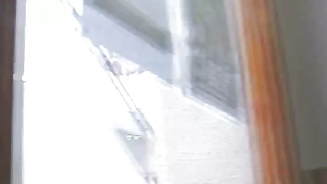 Az elegáns menyecske, Sylvia szenvedélyesen ujjazás videók szexel a kamerán