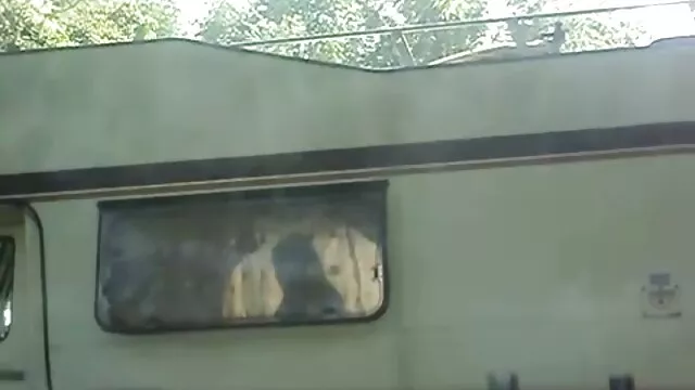 Karcsú nagy segg fiatal elegáns maszturbál a kamera előtt