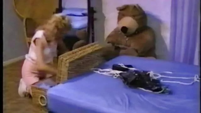 Semmi sem hoz nagyobb örömet a szexi Rossanának, mint egy kemény kutyus fasz dagadt punci